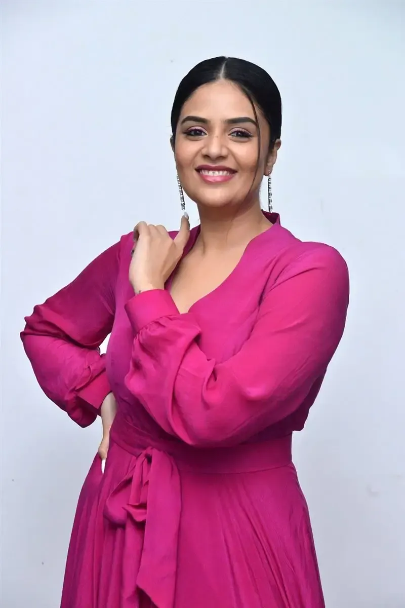 TV ANCHOR SREEMUKHI AT SAMMATHAME MOVIE PRE RELEASE EVENT 14